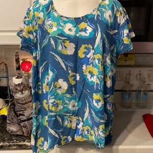 A womens Ava Christine floral cap sleeve plus size top 2X